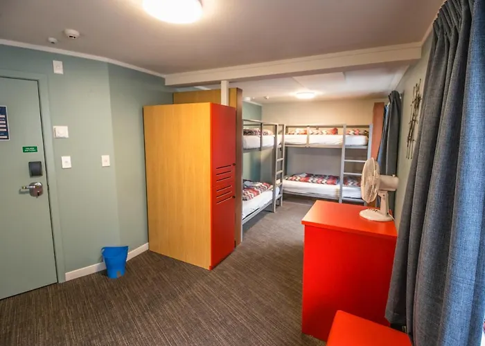 Yha Auckland City